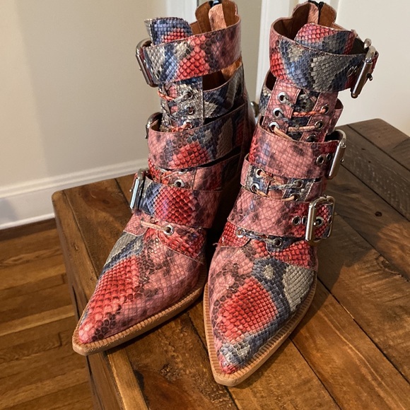 Women’s snake skin boots - Picture 3 of 3